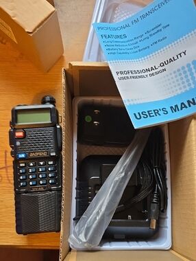 UV-5R 8Watt Dual Band Portable Two-Way Radio - Black